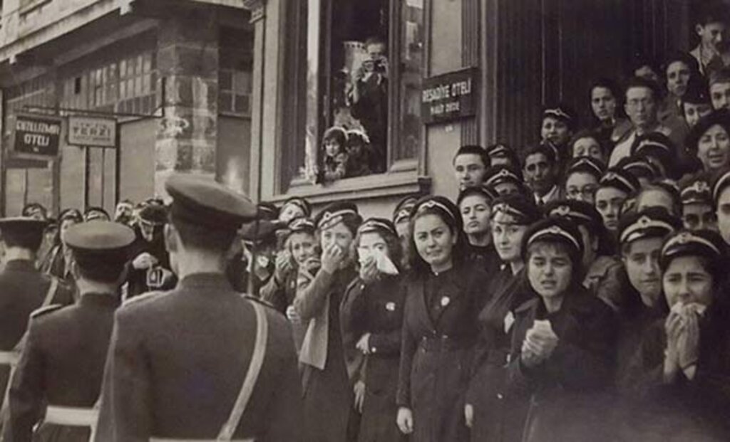 Atatürk'ün cenaze töreninden görmediğiniz fotoğraflar