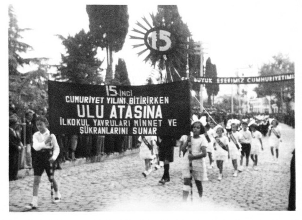 Samsun'da 80 yıl önce Cumhuriyetin 15'inci yılı kutlamaları
