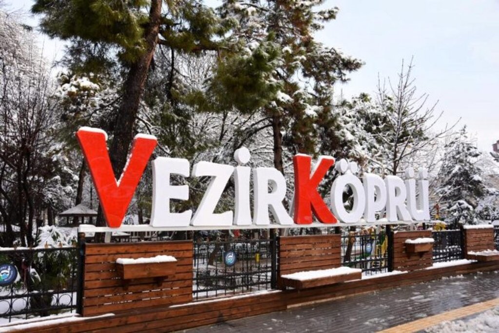 Samsun'un Vezirköprü ilçesinden kartpostallık kar manzaraları