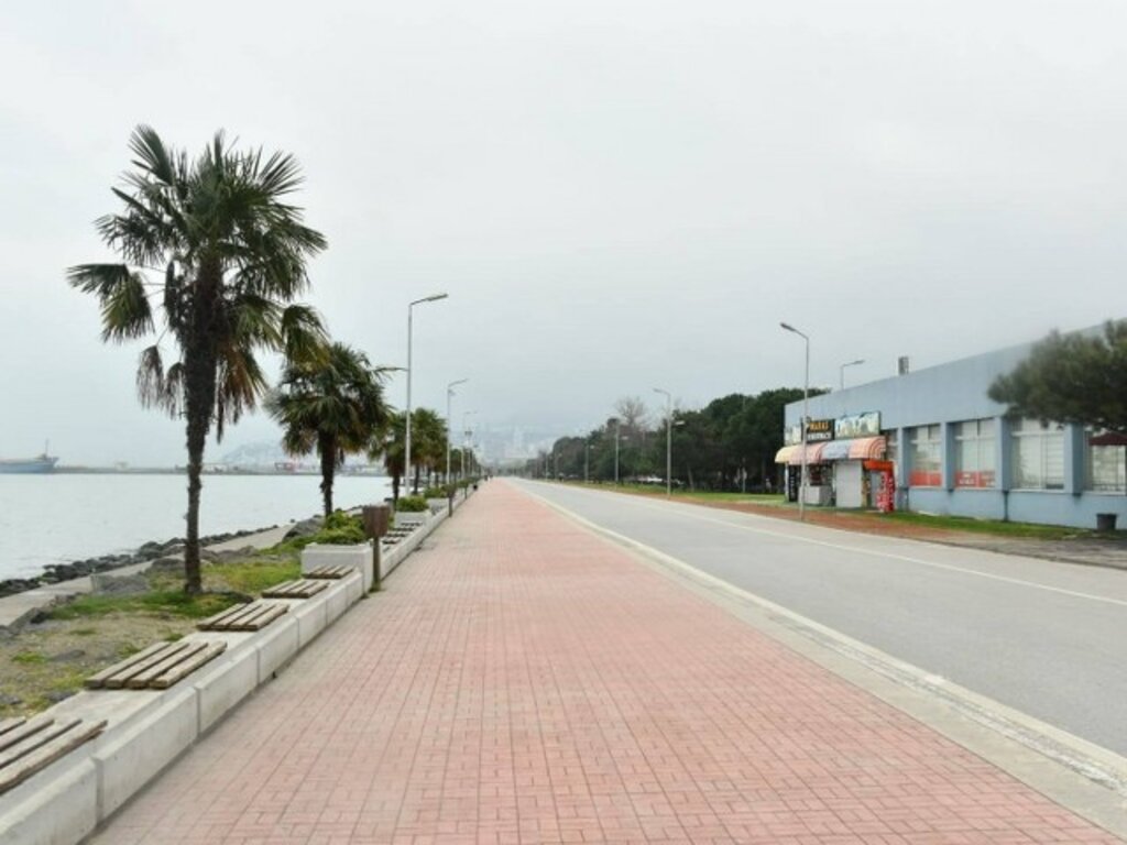 Samsun'da KoronaVirüs nedeniyle cadde ve yollar bomboş