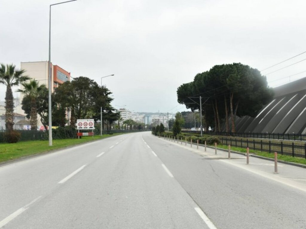 Samsun'da KoronaVirüs nedeniyle cadde ve yollar bomboş