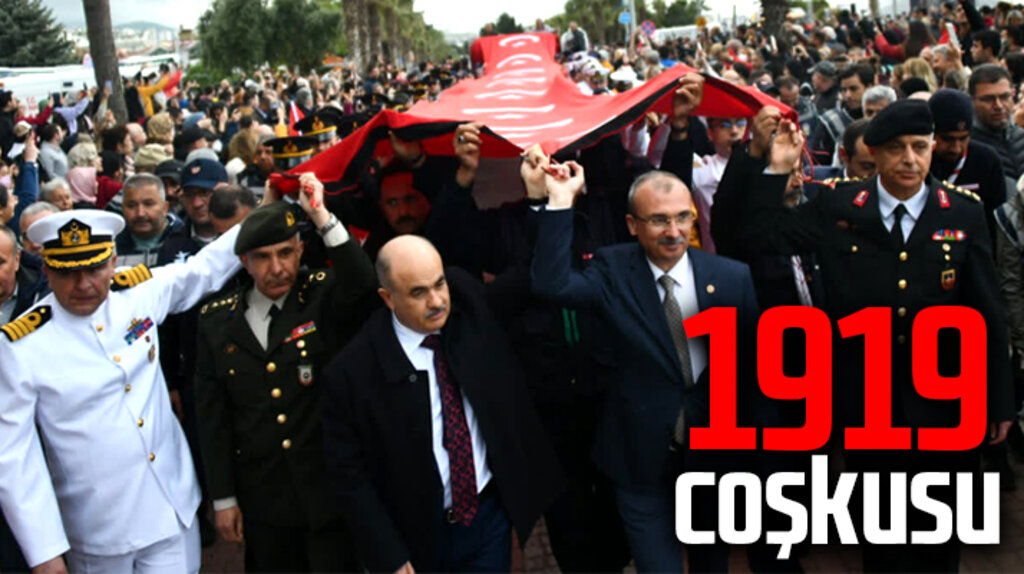Samsun'un Atakum ilçesinde 1919 metrelik bayrak yürüyüşü yapıldı