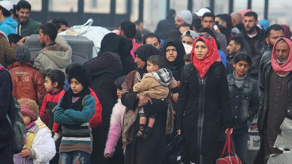 Suriyede'ki kuşatma bölgesinden ikinci konvoy İdlib'e doğru yol açıktı