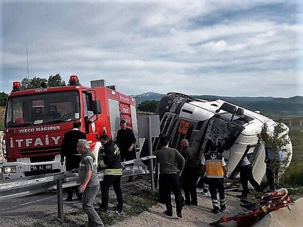 Samsun'da LPG tankeri Kavak ilçesinde kaza yaptı:1 yaralı