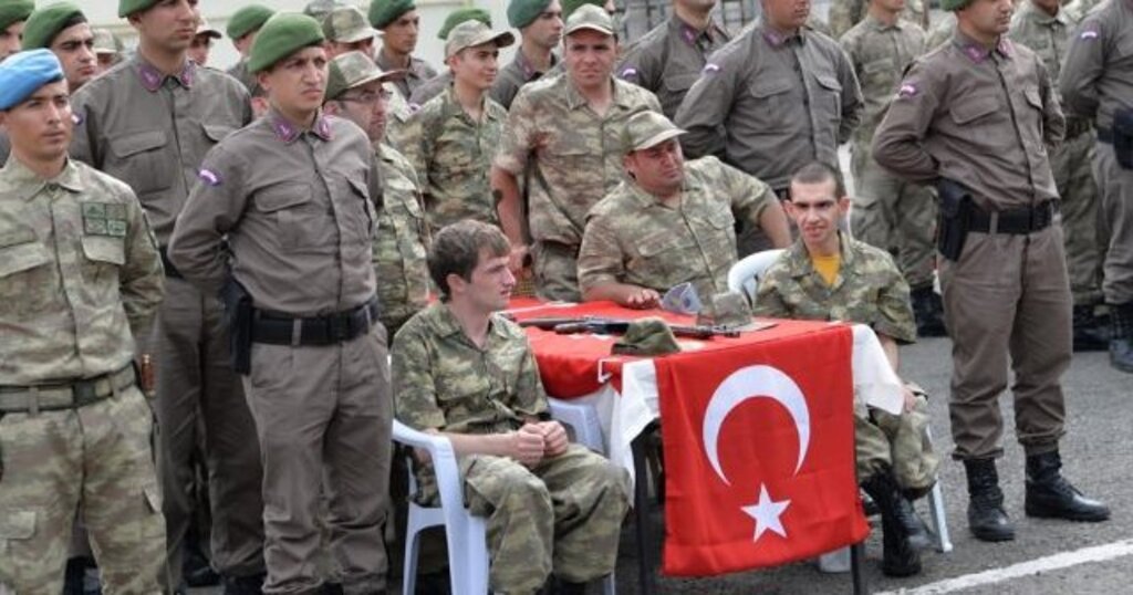 Engelli gençlerin bir günlük temsili askerlik heyecanı