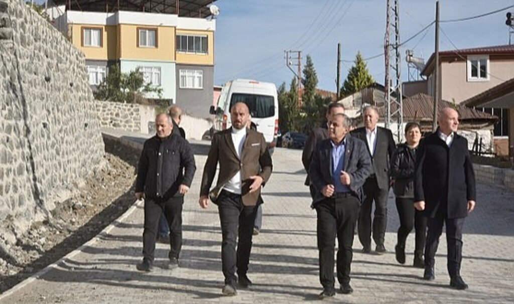 Samsun'un Tekkeköy ilçesine bağlı Asarağaç Mahallesi'nin asırlık sorunları çözüldü