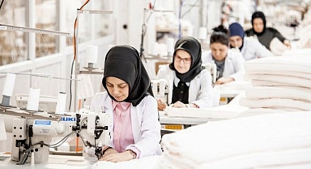 Samsun'da Seral Tekstil depremzedeler için uyku tulumları yapıyor