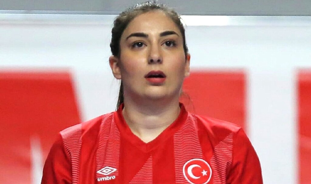 Samsunlu milli hentbolcu Beyza Karaçam Buducnost Bemax'a transfer oldu