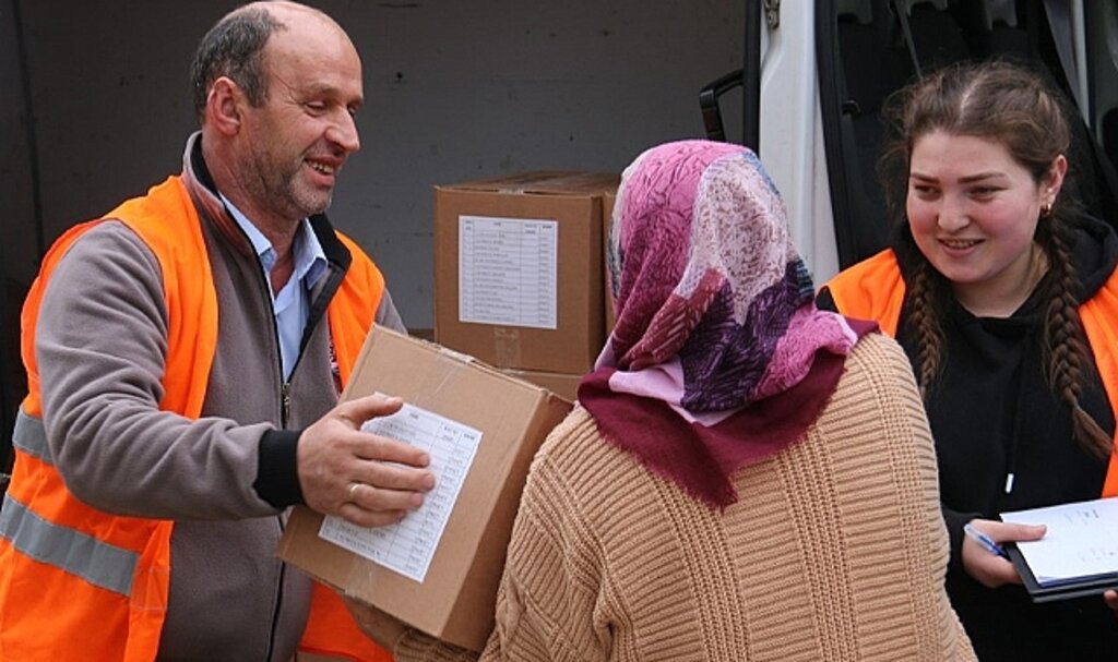 Atakum Belediyesi'nden ihtiyaç sahipleri ve depemzedelere gıda desteği