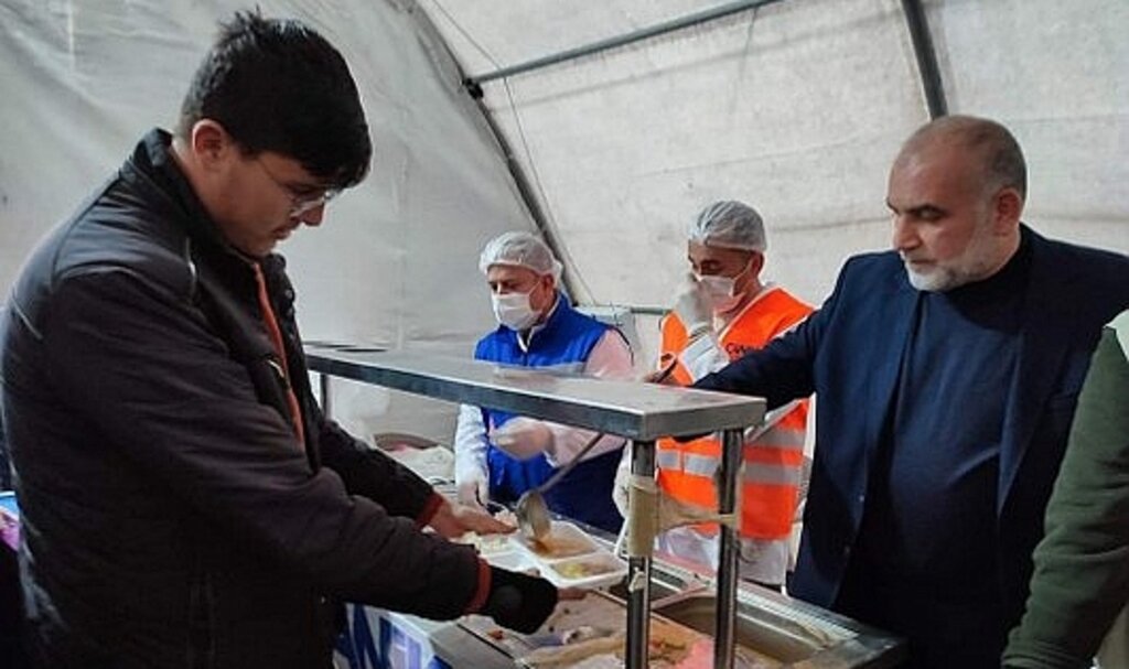 Canik Belediye Başkanı Sandıkçı depremzedelerle iftarda bir araya geldi