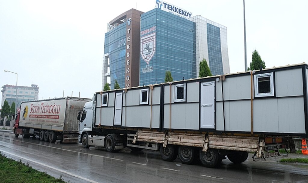 Tekkeköy Belediyesi deprem bölgesine 3 tır yardım malzemesi gönderdi