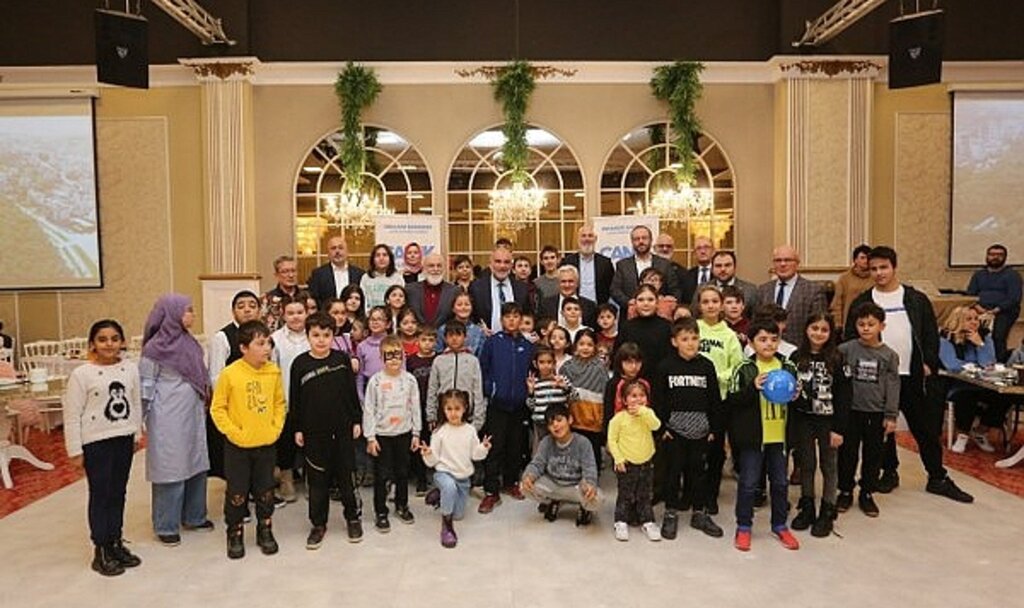 Samsun Canik Belediye Başkanı İbrahim Sandıkçı yetim çocuklarla iftar yaptı