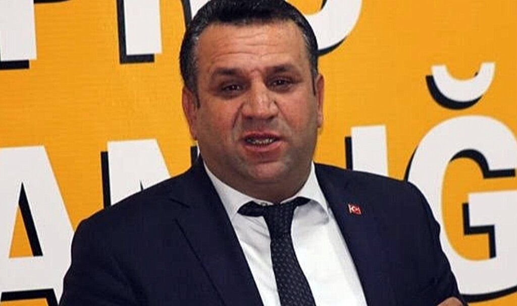 Samsun'da AK Parti Vezirköprü İlçe Başkanı Mehmet Kurt istifa etti