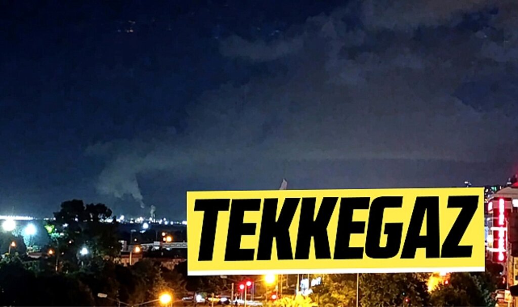 Samsun'un Tekkeköy ilçesi gece saatlerinde fabrikanın dumanı ile kaplandı