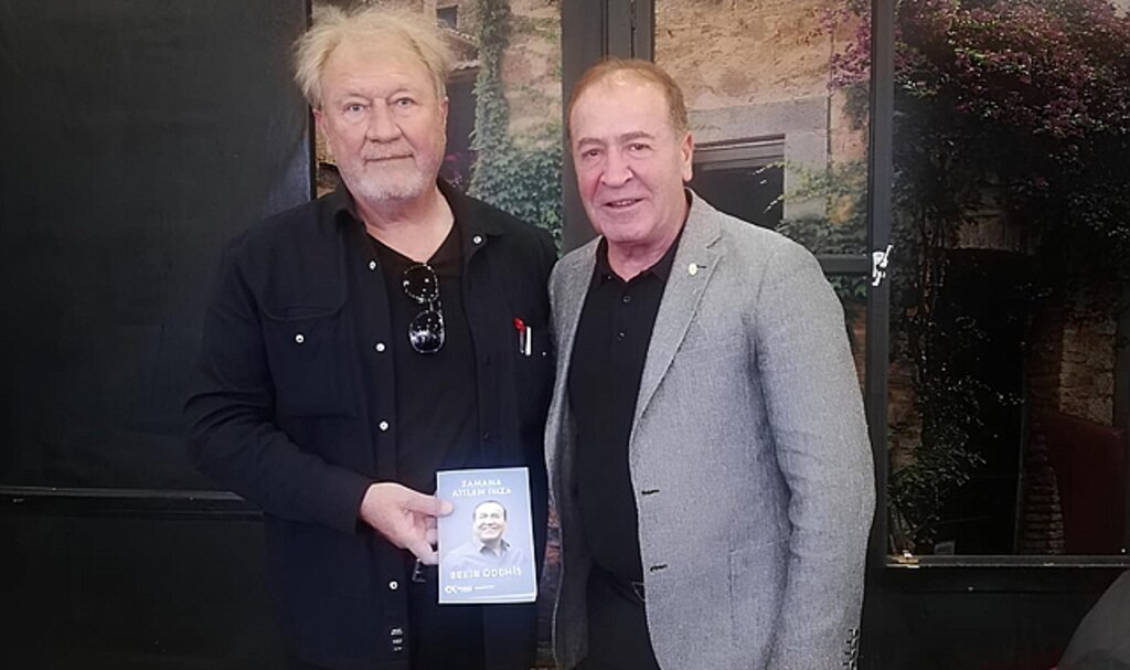 Bekir Ödemiş Zamana Atılan İmza isimli kitabı için imza günü düzenledi 