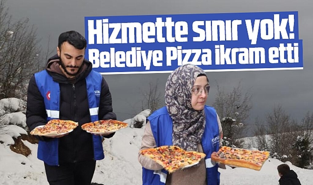 Samsun'da Canik Belediyesi karın tadını çıkartan çocuk ve ailelerine pizza ikram etti