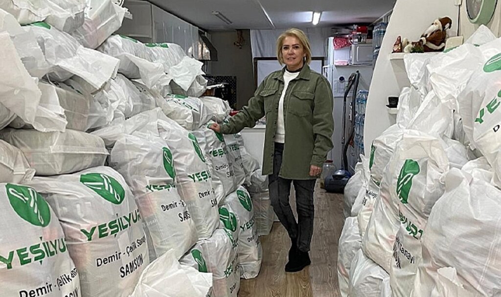 Samsun'da Süreyya Çelebi, Ramazan ayında 500 kişiye erzak dağıttı