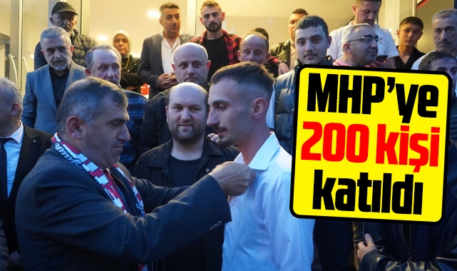 Samsun'da MHP'ye katılan 200 kişiye rozet takıldı