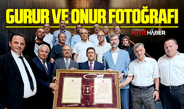 Samsun Büyükşehir meclis üyeleri İstiklal Madalyası ile gurur fotoğrafı çekindi
