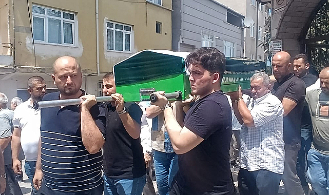 Samsun'da eski emlakçılar odası başkanı Arslan, annesini toprağa verdi