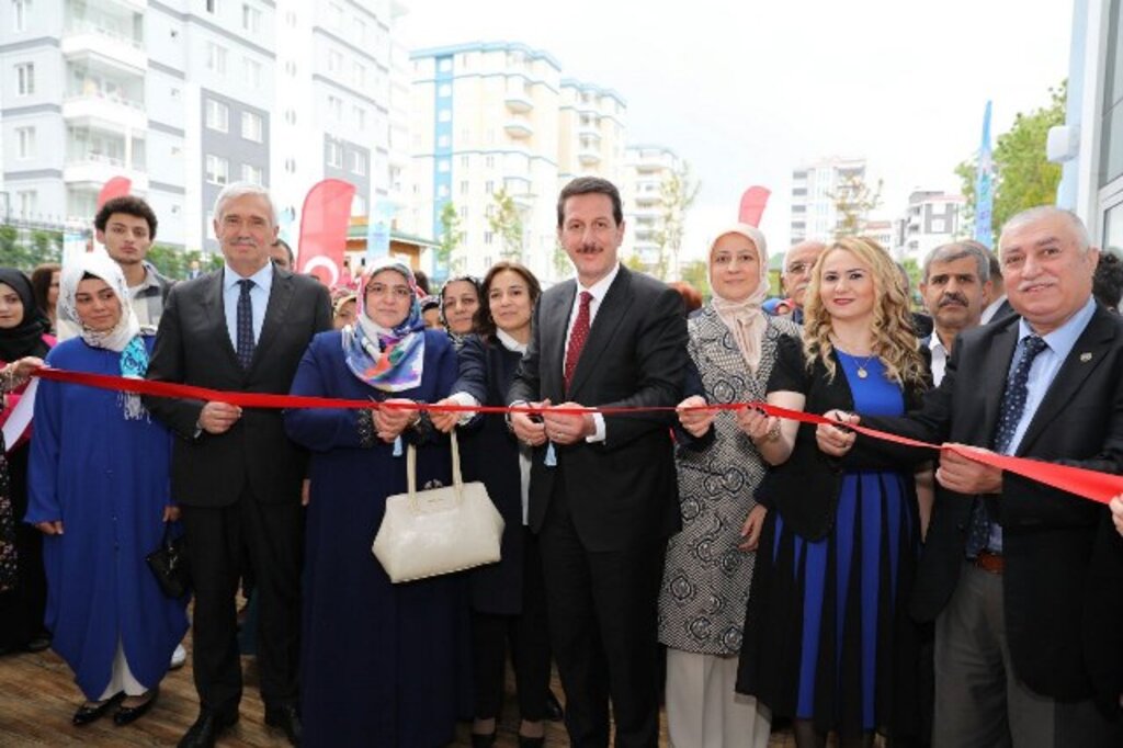 İlkadım'da yıl sonu sergisine mehteranlı açılış yapıldı