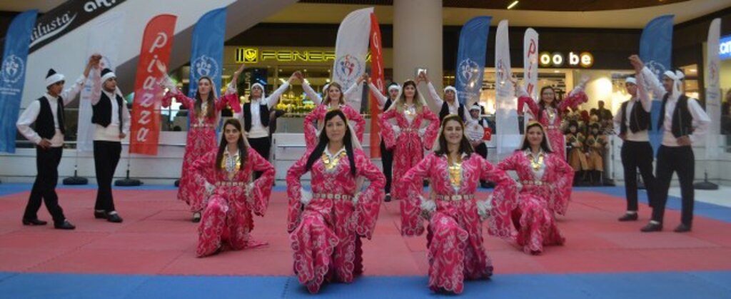Samsun Piazza AVM'de Halk Oyunları Festivali büyük ilgi gördü