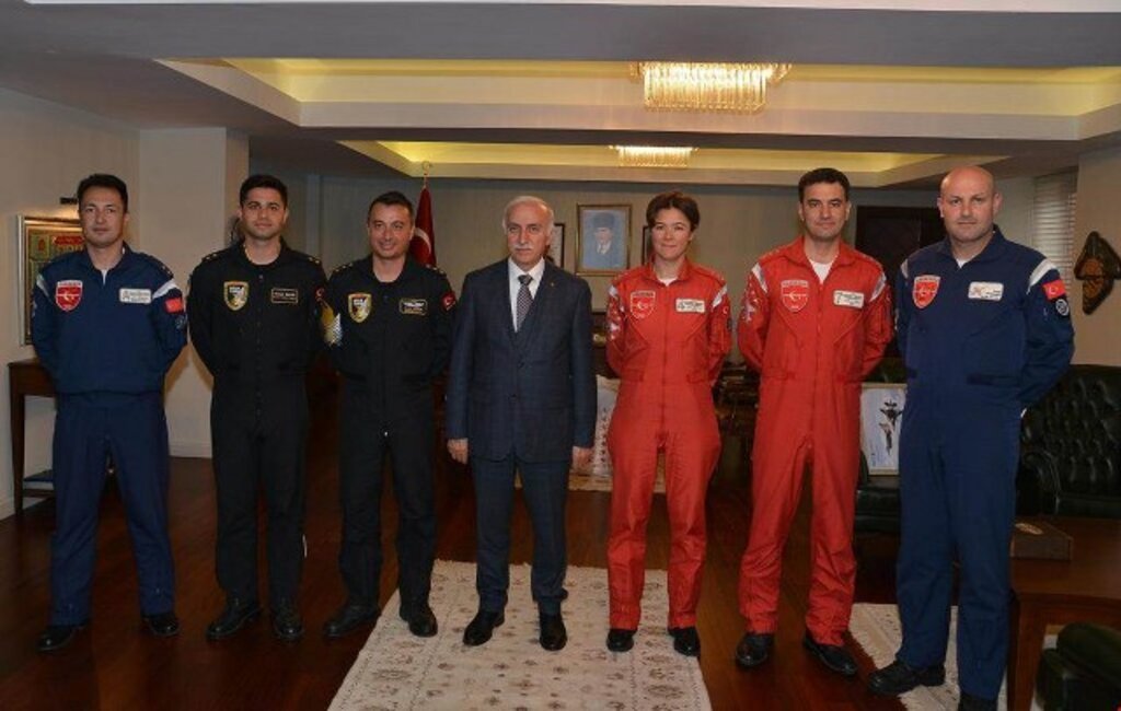 Türk Yıldızları pilotları, Samsun Valisi İbrahim Şahin'i ziyaret etti