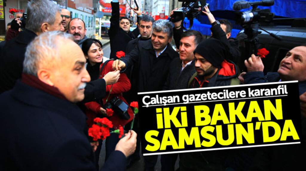 Samsun'a gelen iki bakan çalışan gazetecilere karanfil dağıttı