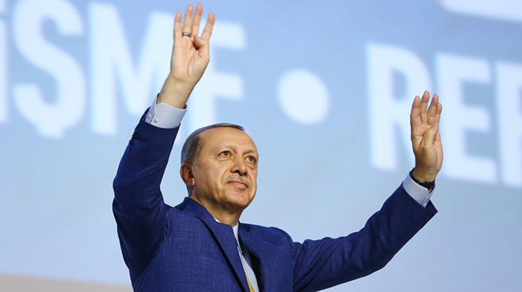 Cumhurbaşkanı Erdoğan bin 414 oyla yeniden genel başkan oldu