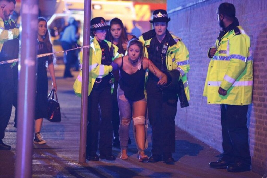 Manchester Arena'da şok patlamada 22 kişi öldü
