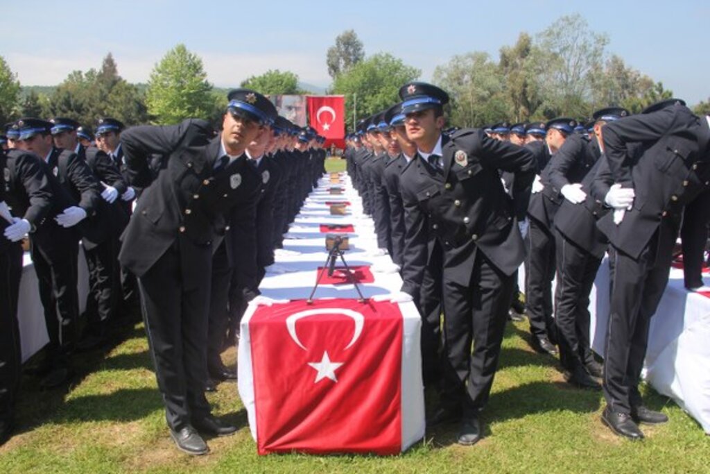 Samsun 19 Mayıs Polis Meslek Okulunda 549 öğrenci diploma aldı 