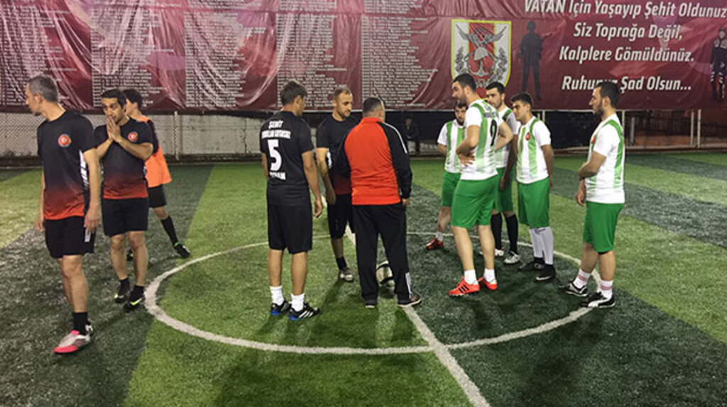 Samsun'un Fatih mahallesinde Şehitler Saygı Futbol turnuvası sürüyor