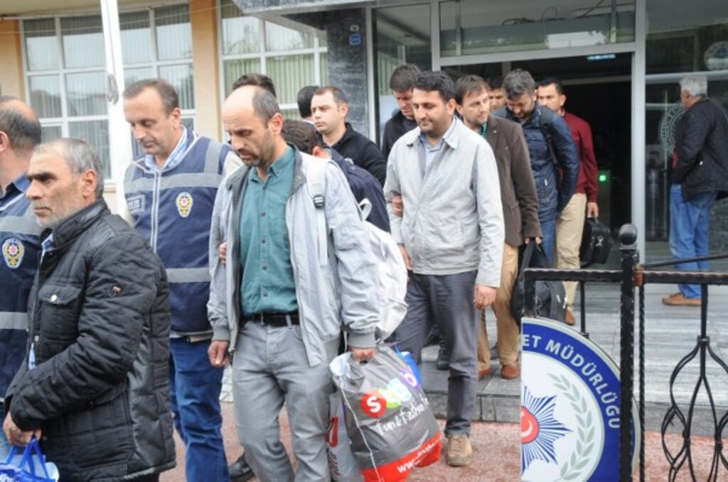 Samsun'da FETÖ operasyonunda gözaltına alınan 18 kişi Adliyeye sevk edildi
