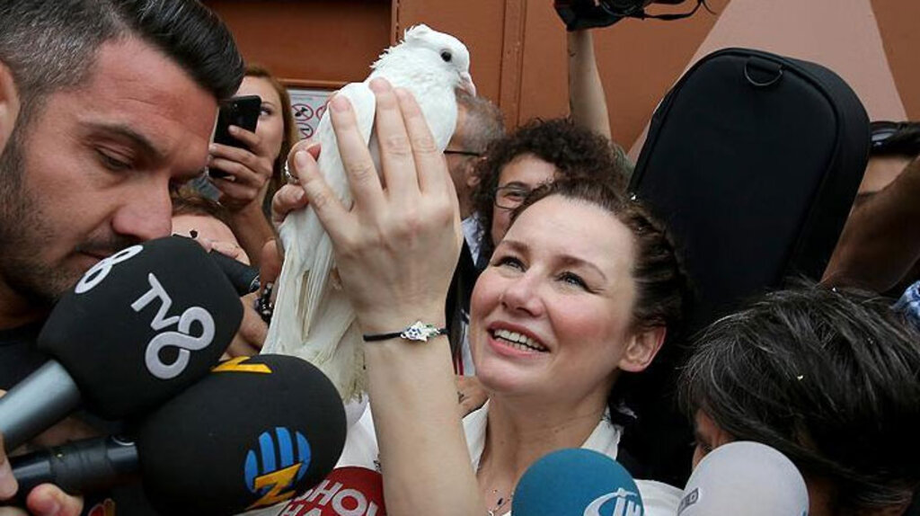 Deniz Seki ceza evinden çıktı özgürlüğüne kavuştu