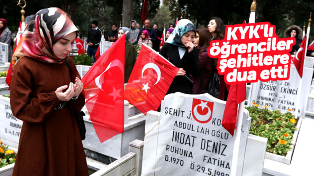 Samsun'da KYK'lı öğrenciler şehitlikte şehitler için dua etti