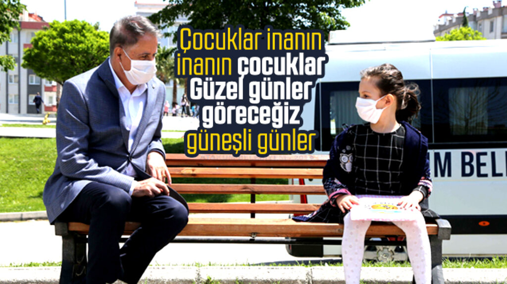 Cemil Deveci, Korona sürecinde ilk kez sokağa çıkan çocuklara hediyeler verdi